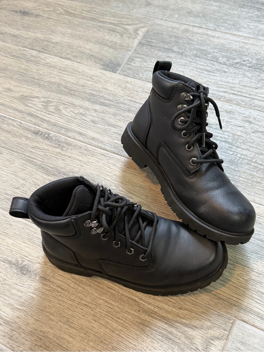 Brahma Gus Men's Size 7 Steel Toe Work Boots Oil & Slip Resistant Great Tread